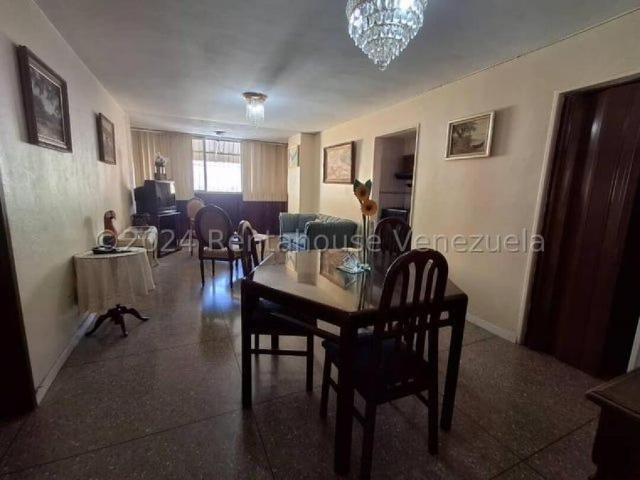 Apartamento en Venta en Maracay Girardot Aragua 88 m2. 2 hab