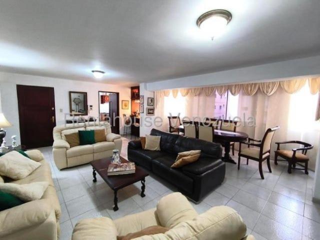 Apartamento en Venta en Maracay Girardot Aragua 180 m2. 5 hab