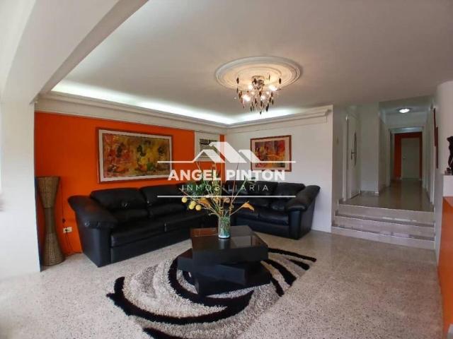 Apartamento en Venta en Maracaibo Zulia 330 m2. 4 hab
