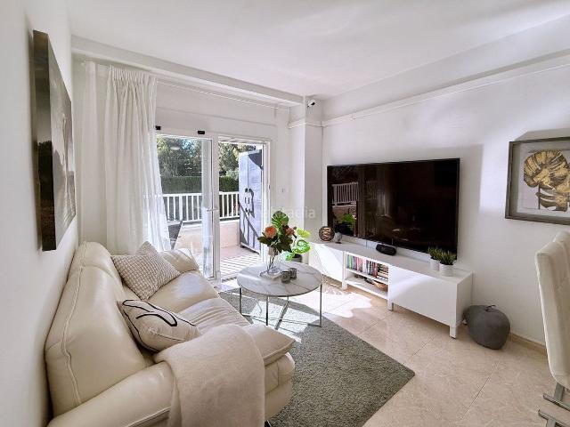 Apartamento en venta en Marbella, Aloha. Apartamento en Planta Media de 2 dormitorios en Marbella. Apartamentos.
