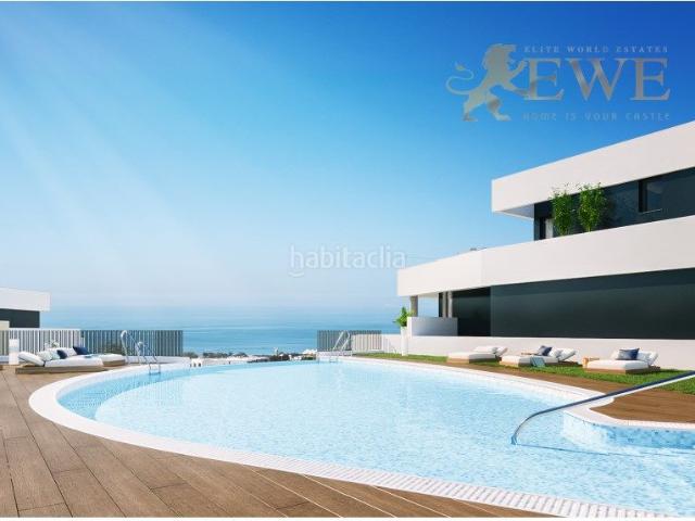 Apartamento en venta en Marbella, Alto de los Monteros. Magnífico apartamento con vistas al mar en Marbella. Apartamentos.