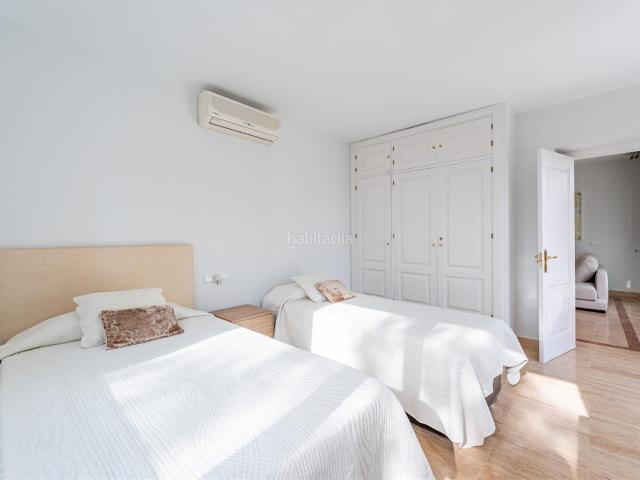Apartamento en venta en Marbella, Bahía de Marbella. Apartamento en Planta Media de 2 dormitorios en Río Real. Apartamentos.