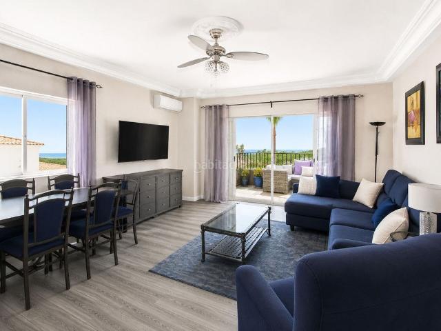 Apartamento en venta en Marbella, Cabopino Artola. Apartamentos.