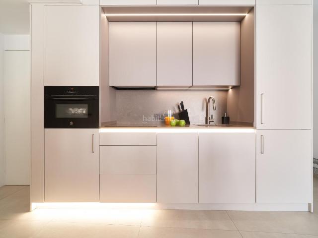 Apartamento en venta en Marbella, Casco Antiguo. Apartamento Moderno y Espacioso en Venta en una Zona Prestigiosa de Marbella A Pasos de la Playa. Apartamentos.