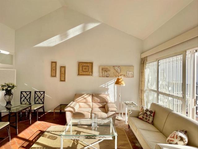 Apartamento en venta en Marbella, Casco Antiguo. Fantástica oportunidad de renovación en Las Agrupadas, Nueva Andalucia. Apartamentos.