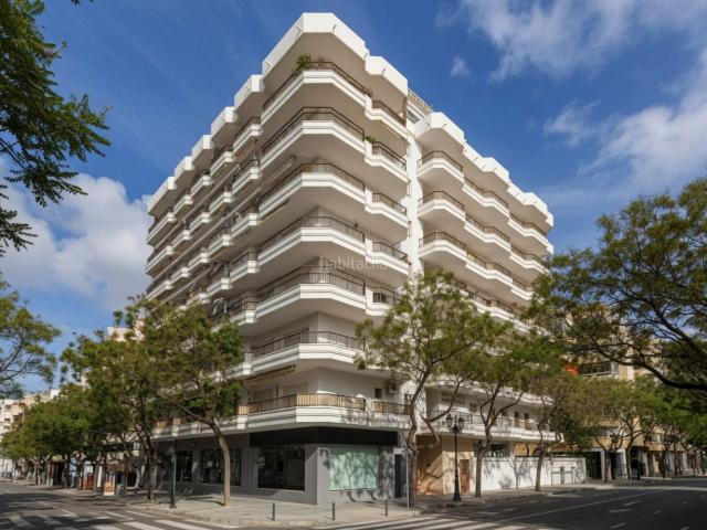 Apartamento en venta en Marbella, Casco Antiguo. Luminoso Piso de 2 Dormitorios con Terrazas A 100 Metros de la Playa. Apartamentos.