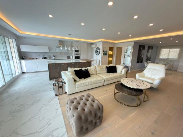 Apartamento en venta en Marbella, Guadalmina Alta. Apartamento íntegramente reformado. Apartamentos.