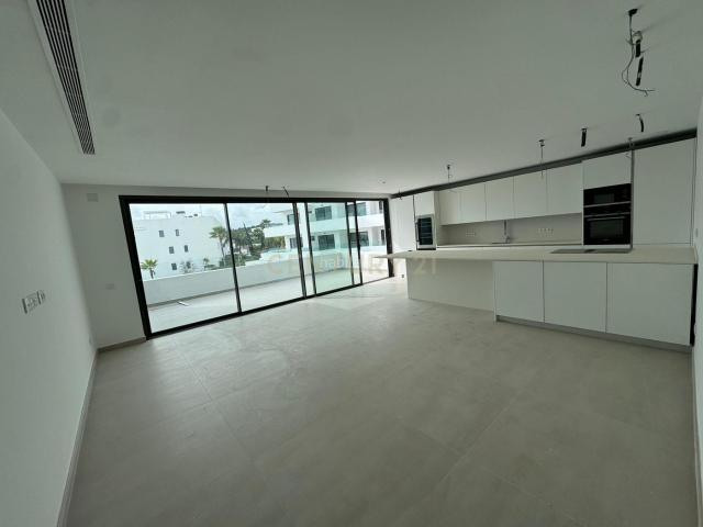 Apartamento en venta en Estepona, Guadalobón. Vistas al Infinito Lujo y Exclusividad en el Corazón de Estepona. Apartamentos.