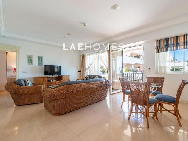 Apartamento en venta en Marbella, La Carolina Guadalpín. Apartamento con vistas al mar en la Milla de Oro. Apartamentos.