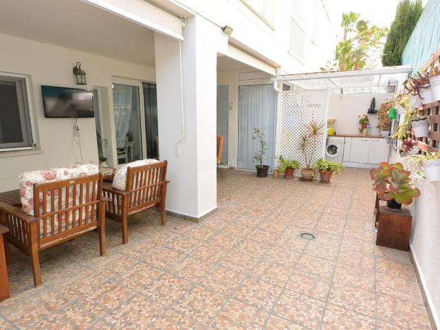 Apartamento en venta en Marbella, Las Brisas. Apartamento Familiar en Venta en Nueva Andalucía: Espacio, Comodidad y Estilo de Vida Inigualable. Apartamentos.