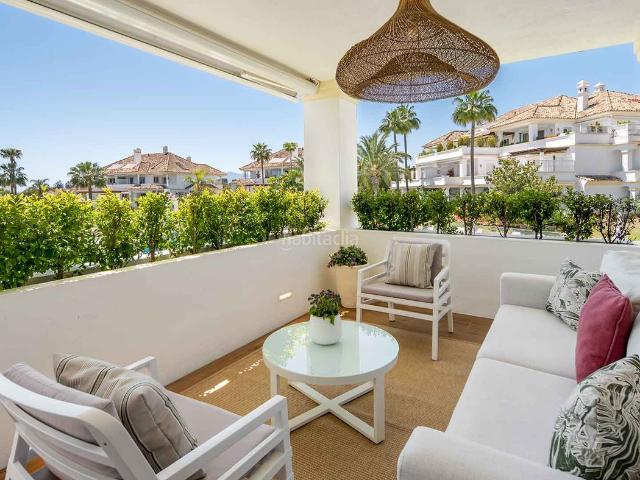 Apartamento en venta en Marbella, Lomas de Marbella Club. Apartamento en Monte Paraíso, Marbella en venta. Apartamentos.