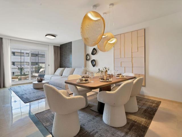 Apartamento en venta en Marbella, Lomas de Marbella Club. Exclusive Renovated Apartment in Marbellas Golden Mile, next to Hotel Puente Romano. Apartamentos.