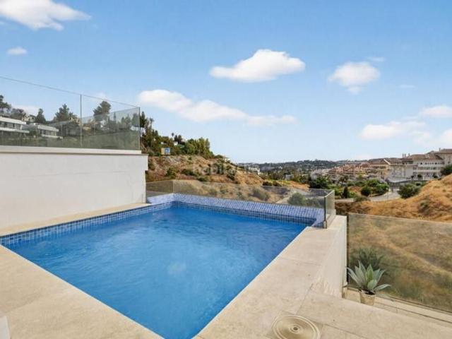 Apartamento en venta en Marbella, Los Naranjos. Elegante apartamento de dos dormitorios con piscina privada en La Morelia de Marbella. Apartamentos.