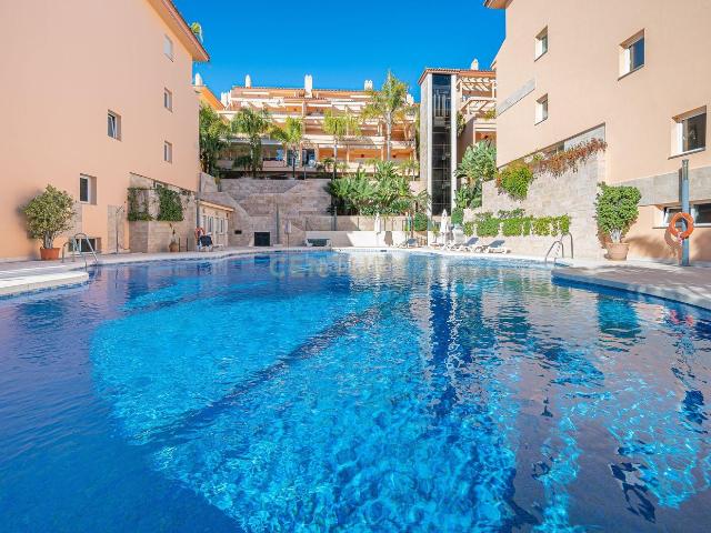Apartamento en venta en Marbella, Los Naranjos. Estupenda vivienda de lujo en VISTA REAL, Nueva Andalucía, Marbella!. Apartamentos.