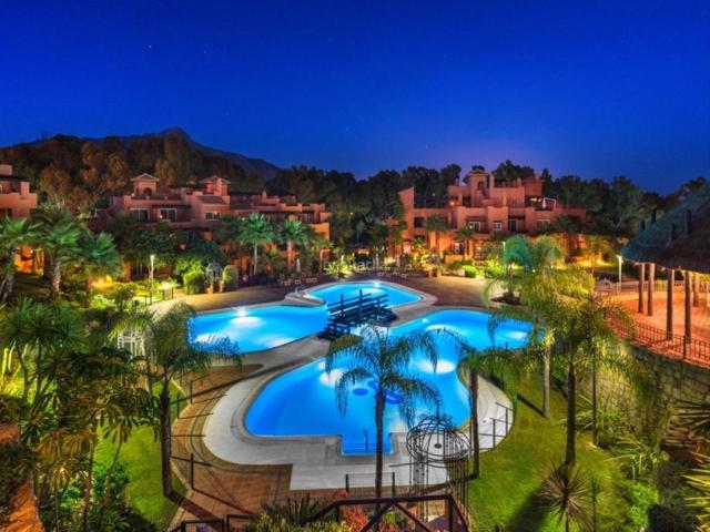Apartamento en venta en Marbella, Los Naranjos. Estupendo Apartamento en Nueva Andalucía, Marbella. Apartamentos.