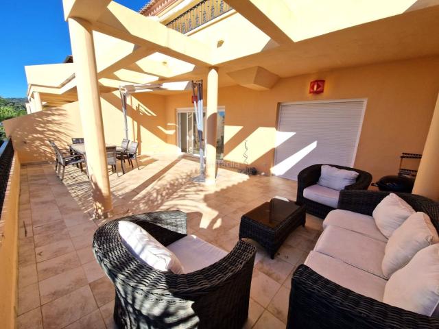 Apartamento en venta en Marbella, Los Naranjos. Espectacular Apartamento Esquinero en Planta Baja en Urbanización Vista Real. Apartamentos.