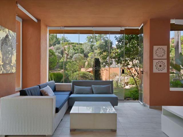 Apartamento en venta en Marbella, Los Naranjos. Stunning Ground Floor Apartment in Alminar de Marb. Apartamentos.