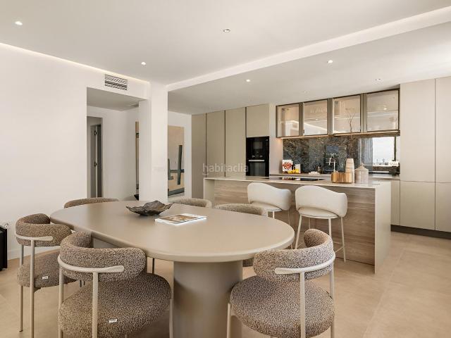 Apartamento en venta en Marbella, Nueva Andalucía centro. Apartamento en planta intermedia en Nueva Andalucía. Apartamentos.