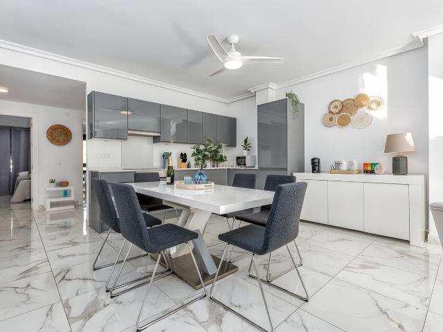 Apartamento en venta en Marbella, Nueva Andalucía centro. Apartamento en Planta Media en Nueva Andalucía. Apartamentos.
