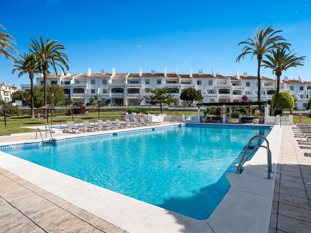 Apartamento en venta en Marbella, Nueva Andalucía centro. Apartamentos.