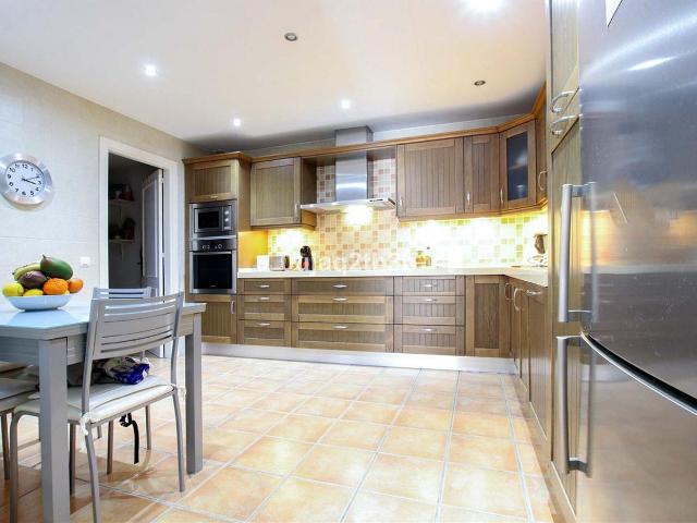 Apartamento en venta en Marbella, Nueva Andalucía centro. Apartamentos.