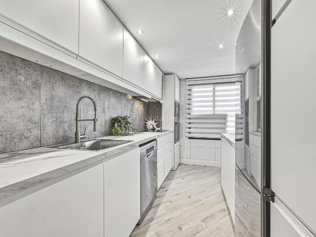 Apartamento en venta en Marbella, Nueva Andalucía centro. Apartamentos.