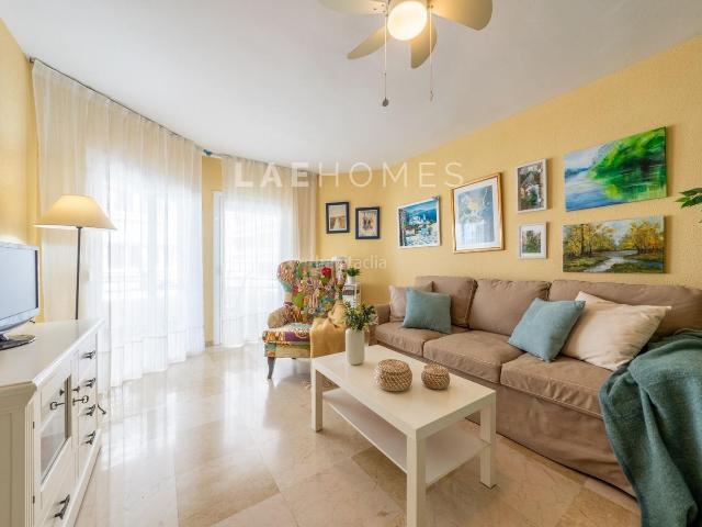 Apartamento en venta en Marbella, Playa Bajadilla Puertos. Apartamento en el centro de Marbella junto a la playa. Apartamentos.