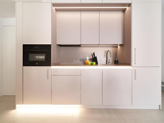 Apartamento en venta en Marbella, Playa Bajadilla Puertos. Apartamento en planta intermedia en Marbella. Apartamentos.