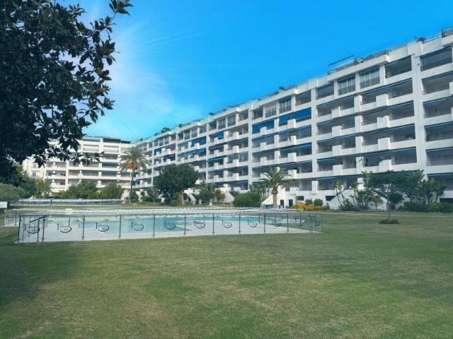 Apartamento en venta en Marbella, Puerto Banús