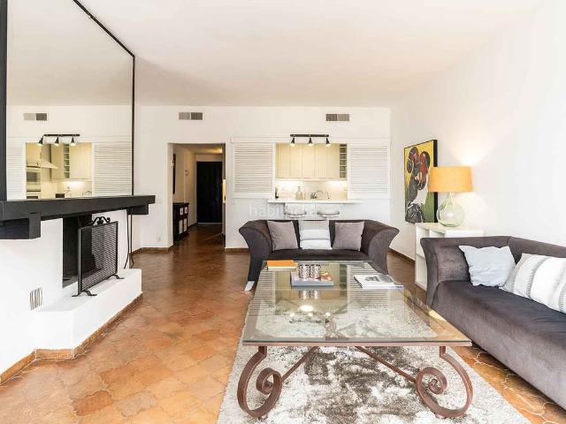 Apartamento en venta en Marbella, Puerto Banús. Apartamento con vistas al mar en venta en Puerto Banús. Apartamentos.