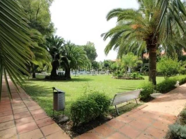 Apartamento en venta en Marbella, Puerto Banús. Apartamento recién reformado con licencia turística en Nueva Andalucia. Apartamentos.
