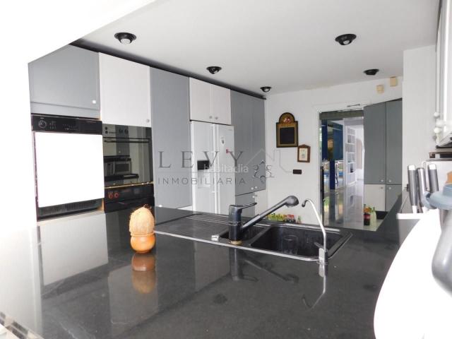 Apartamento en venta en Marbella, Puerto Banús. Apartamentos.
