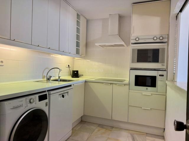 Apartamento en venta en Marbella, Puerto Banús. OPORTUNIDAD DE INVERSIÓN FRENTE AL MAR EN EL CORAZÓN DE PUERTO BANÚS. Apartamentos.