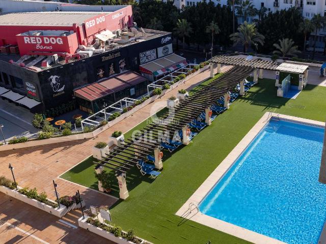 Apartamento en venta en Marbella, Puerto Banús. Vivir en el corazón de Puerto Banús significa disfrutar de un estilo de vida cómodo, dinámico y exclusivo, donde todo está a solo. Apartamentos.