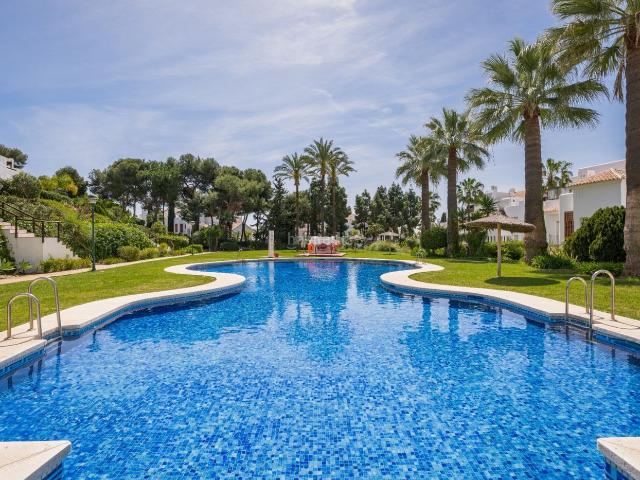 Apartamento en venta en Marbella, Río Real. Palm Beach es una comunidad segura y cerrada ubicada en la costa este de Marbella, a solo 5 minutos en coche del centro de la ciud. Apartamentos.