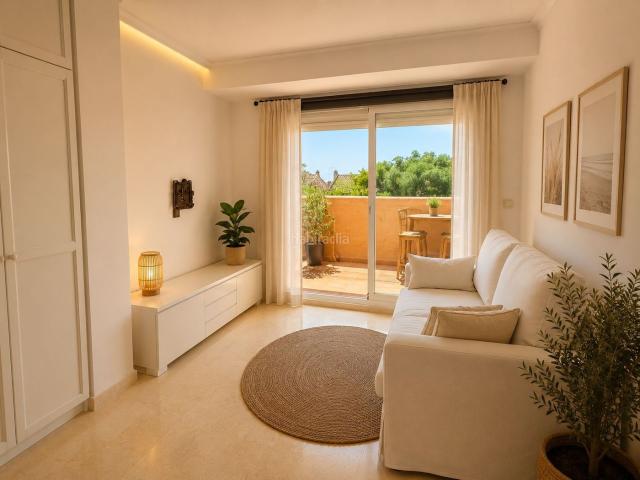 Apartamento en venta en Marbella, Santa María. Apartamento 1 Dormitorio con piscina, garaje y trastero en Elviria. Apartamentos.
