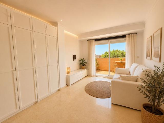 Apartamento en venta en Marbella, Santa María. APARTAMENTO CON VISTAS AL MAR EN ELVIRIA GARAJE, TRASTERO Y GRAN POTENCIAL DE INVERSIÓN. Apartamentos.