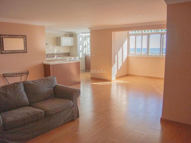 Apartamento en venta en Marbella, San Pedro de Alcántara Pueblo. Espléndido Piso Totalmente Reformado en Planta Alta con Vistas al Mar. Apartamentos.