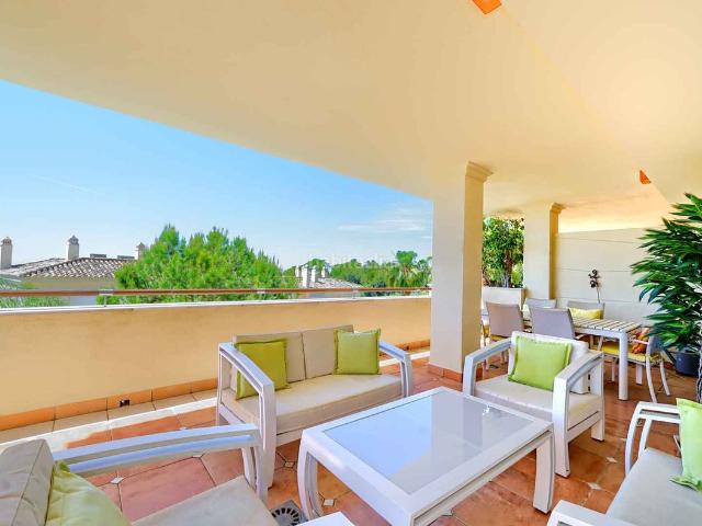 Apartamento en venta en Marbella, Sierra Blanca. Apartamento con vistas al mar en Condado de Sierra Blanca, Marbella en venta. Apartamentos.