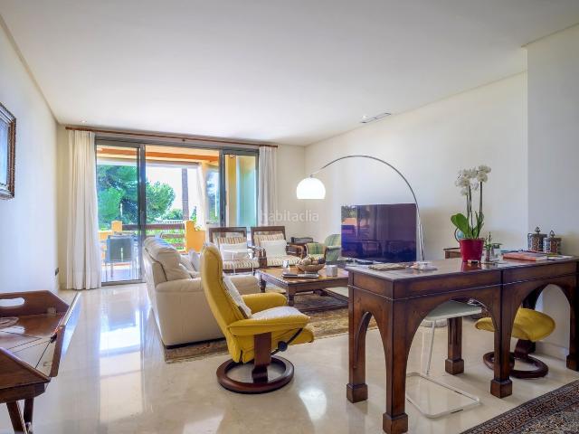 Apartamento en venta en Marbella, Sierra Blanca. Precioso apartamento de 2 dormitorios en Mansion Club. Apartamentos.