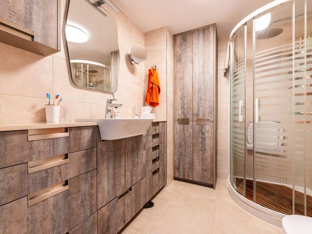 Apartamento en venta en Mijas, Calahonda. Amplio apartamento de dos dormitorios con gran terraza en Calahonda. Apartamentos.