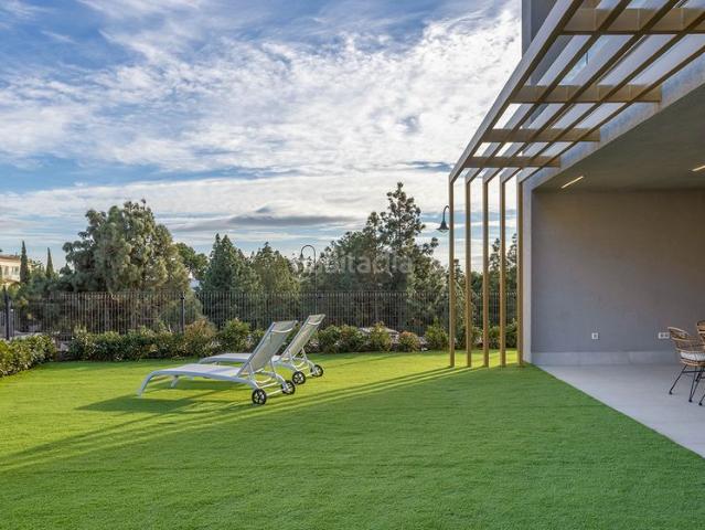 Apartamento en venta en Mijas, El Faro de Calaburra Chaparral. Adosados modernos en Mijas con piscina y jardines. Apartamentos.