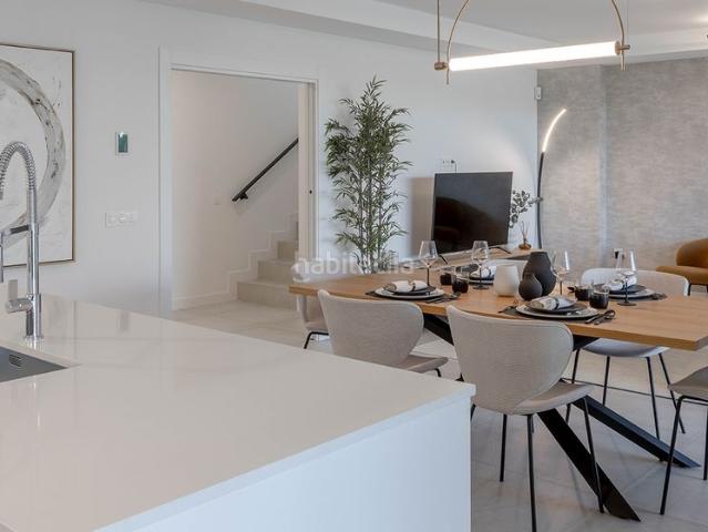 Apartamento en venta en Mijas, El Faro de Calaburra Chaparral. Adosados modernos en Mijas con piscina y jardines. Apartamentos.