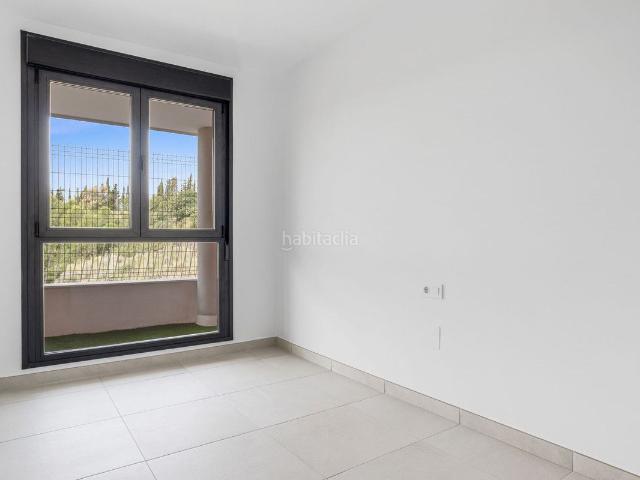 Apartamento en venta en Mijas, Hipódromo Cerrado del Águila. ¡Oportunidad Única! Excepcional bajo de Esquina con Terraza de 45m² y Acceso Directo a Piscina Costa del Sol. Apartamentos.