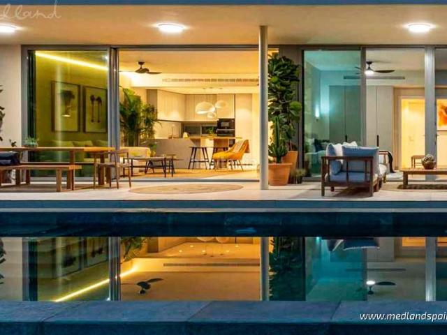 Apartamento en venta en Mijas, Mijas pueblo. Apartamento con terraza y gran jardín privado con vistas al mar, Costa Mijas, cerca de Fuengirola. Apartamentos.