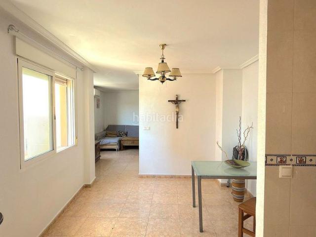 Apartamento en venta en Montesinos Los. Amplio y luminoso apartamento con dos grandes dormitorios en Los Montesinos. Aire acondicionado, ascensor y las playas a solo 11 k. Apartamentos Montesinos.