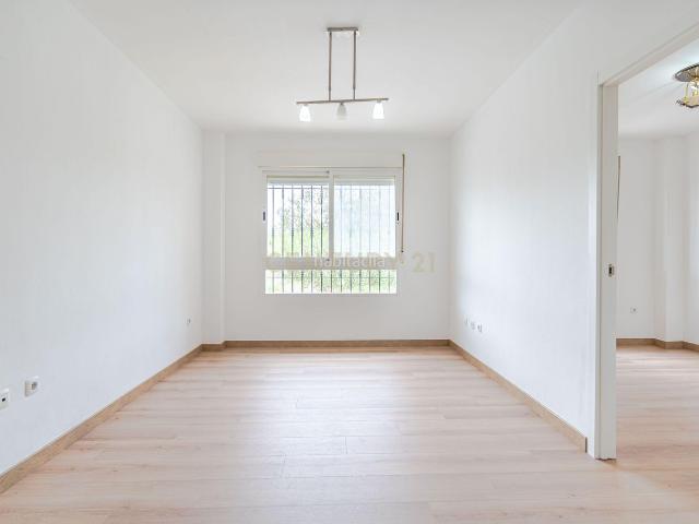 Apartamento en venta en Motril, Playa de Granada. Gran oportunidad en el Puerto de Motril Piso completamente reformado. Apartamentos.