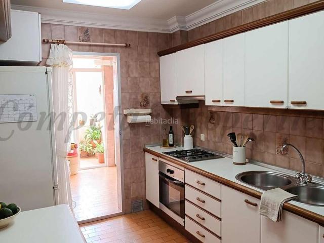 Apartamento en venta en Nerja, Centro. Amplio apartamento en pleno centro de Nerja. Apartamentos.