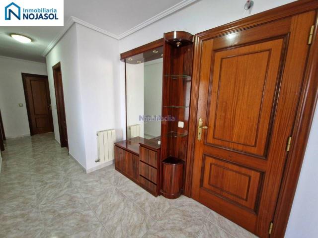 Apartamento en venta en Noja, Palacio. REF 000070 EN EXCLUSIVA, AMPLIO PISO CON TERRAZA DE 3 HABITACIONES, 2 BAÑOS, ASCENSOR Y GARAJE CERRADO. Apartamentos.