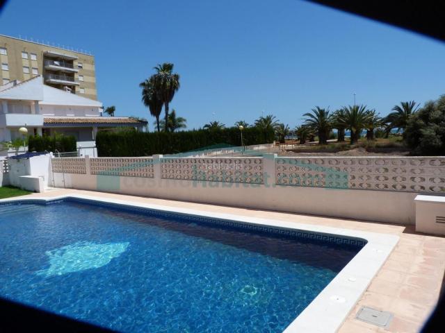 Apartamento en venta en Nules. Increíble apartamento en la Playa de Nules con vistas al mar, dos maravillosas terrazas y piscina. Apartamentos.